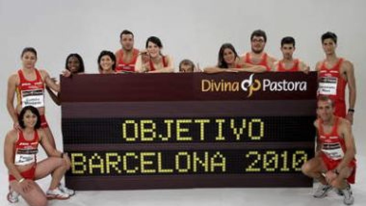 Sergio (d), junto a los otros 12 atletas españoles con opciones de brillar en el Europeo.