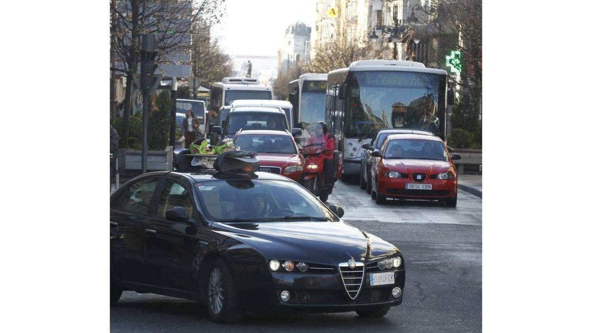 Independencia y Ordoño, ayer punto saturado.