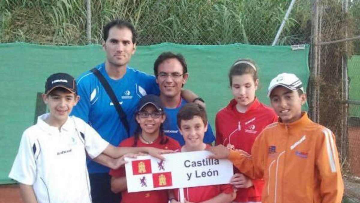 Alejandro García, campeón de España, con sus compañeros.