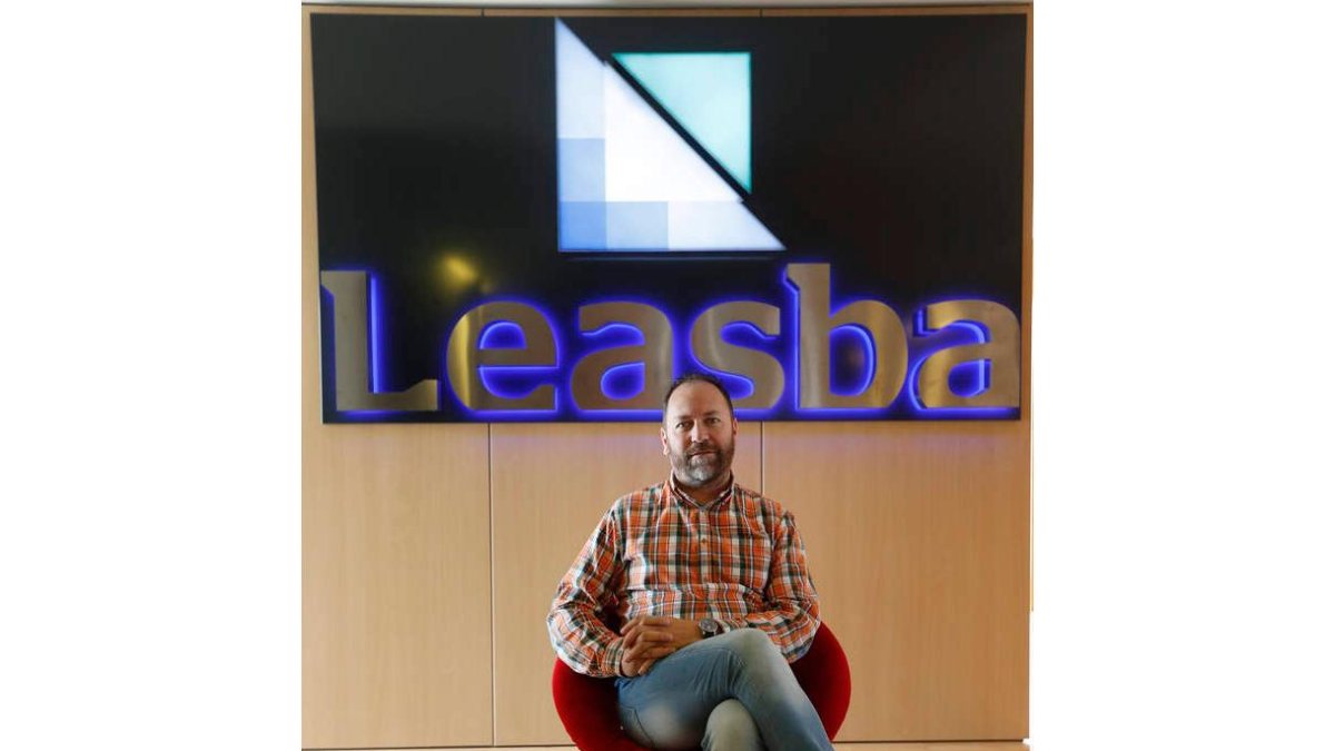 Luis Fuertes, a la izquierda, y Pablo Peláez, a la derecha. j. f. salvadores/f. otero