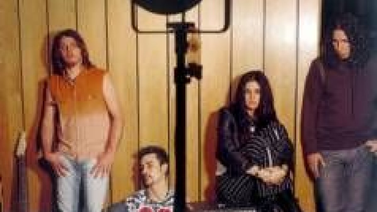 El grupo malagueño Efecto Mariposa actuará el lunes por la noche en el campo de fútbol de Trobajo