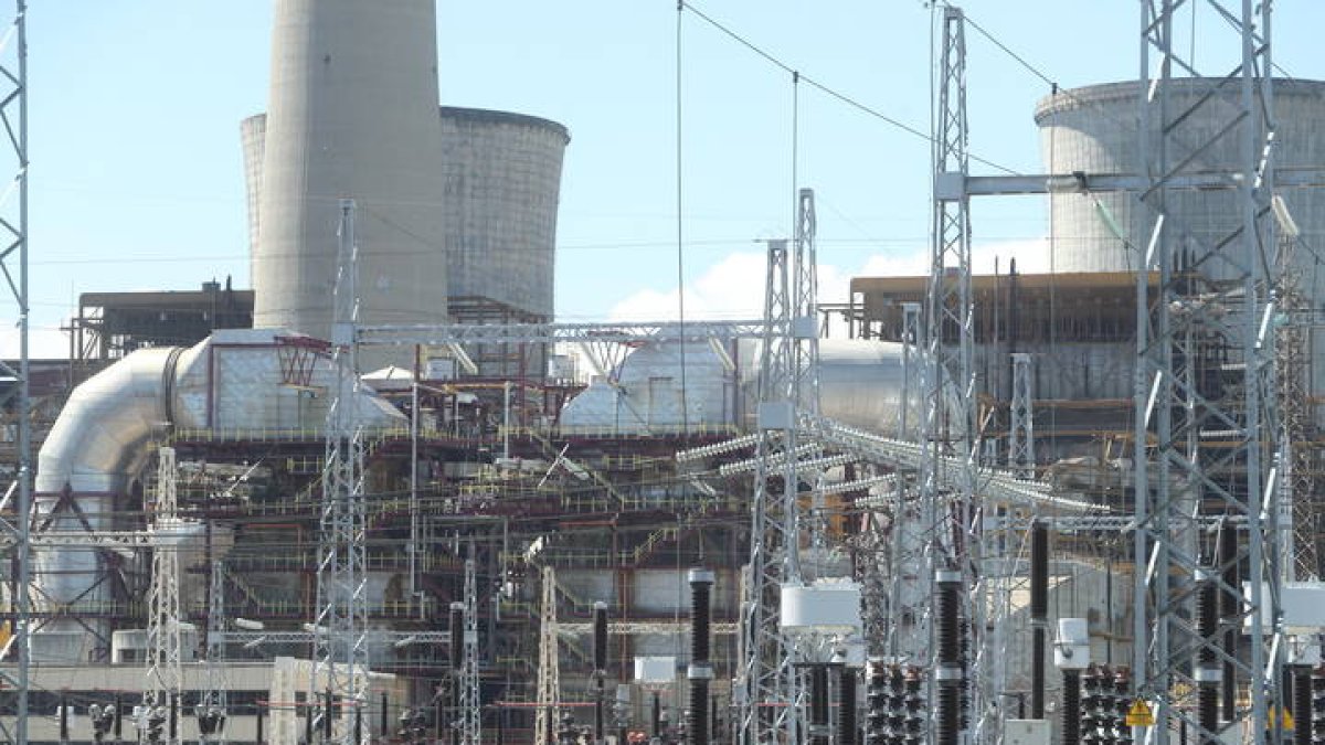 Central térmica de Compostillla, en una imagen de 2020. L. DE LA MATA
