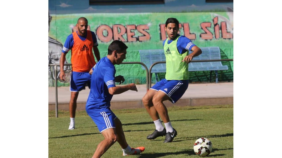 El equipo blanquiazul empieza a preparar hoy el partido que juega en Palamós el domingo.