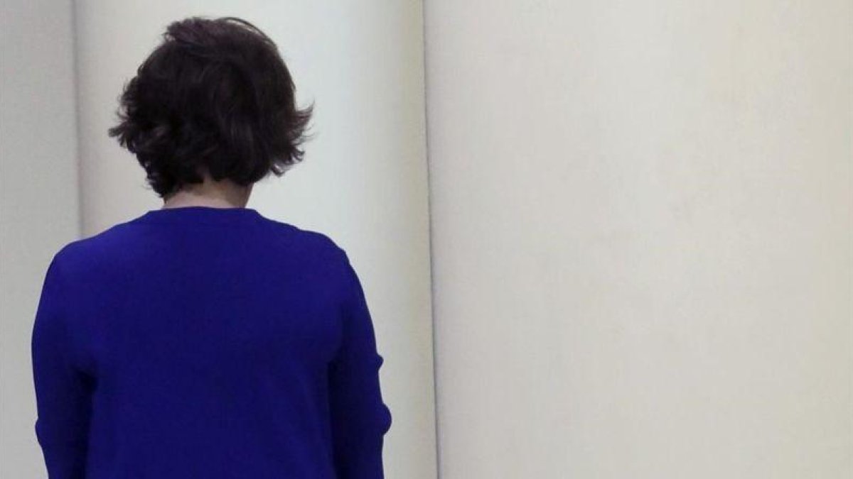 Soraya Sáenz de Santamaría de espaldas.