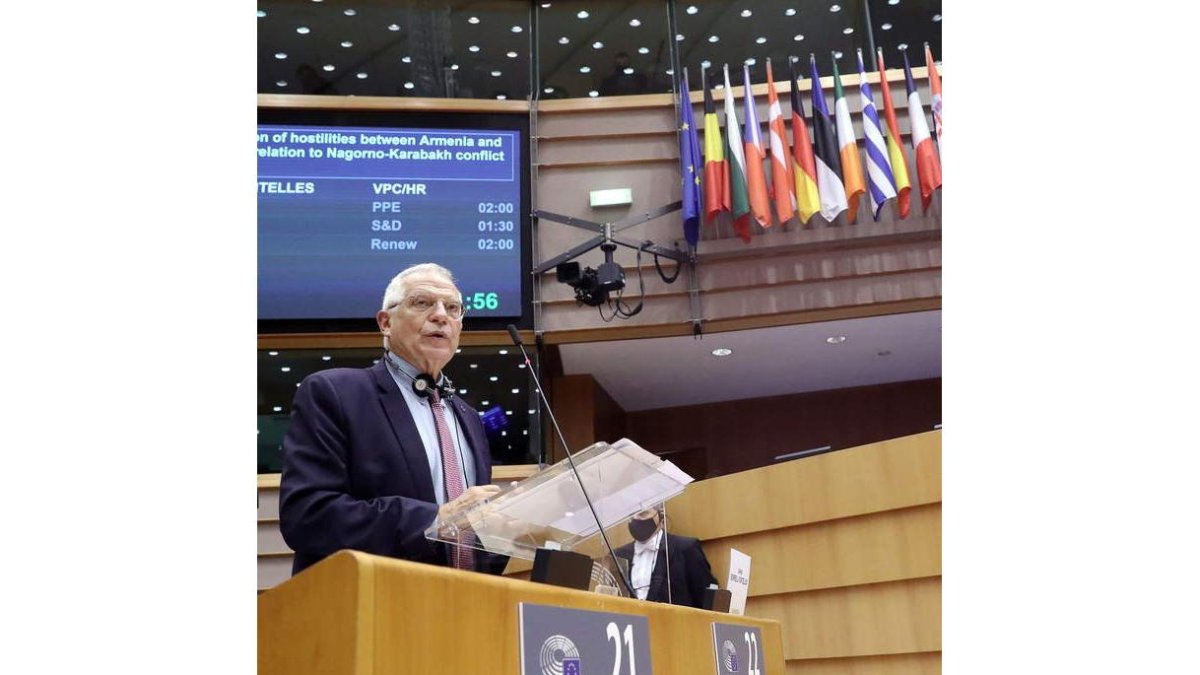 Josep Borrell ayer, en el Parlamento Europeo. YVES HERMAN