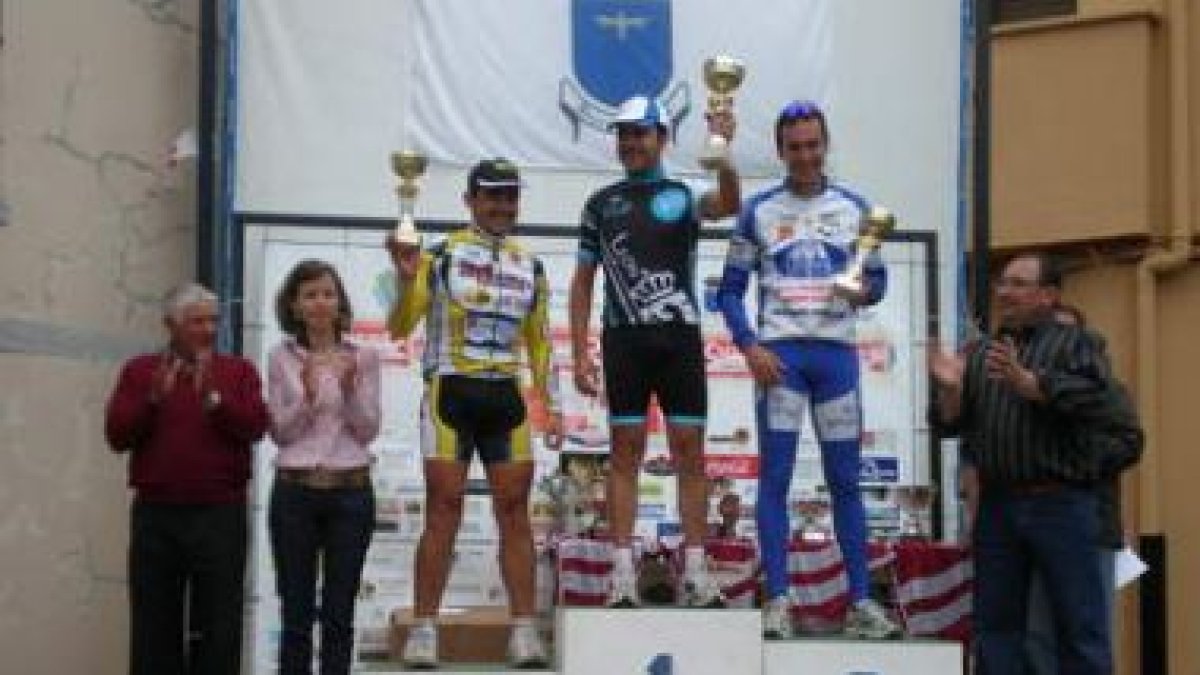 Antonio Martínez, en lo más alto del podio.