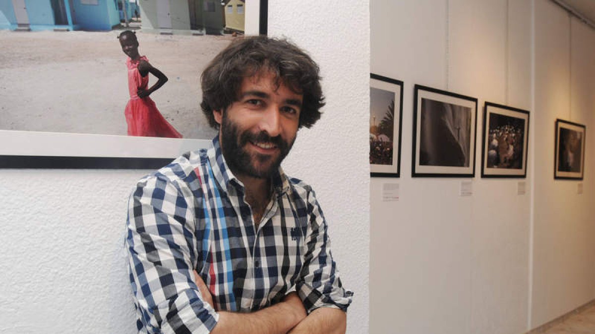 Un momento de la presentación de la muestra, en presencia de la alcaldesa, Victorina Alonso.