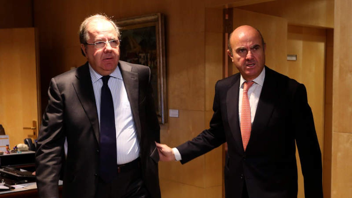 El acuerdo marco se firmó en octubre de 2016 en la sede del Ministerio de Economía. RAQUEL P. VIECO