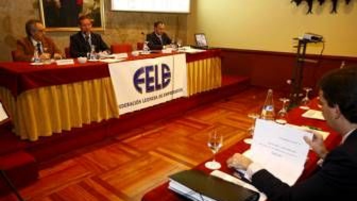 Fernando Galindo, Javier Vega y Gonzalo Mañez, durante la jornada celebrada ayer