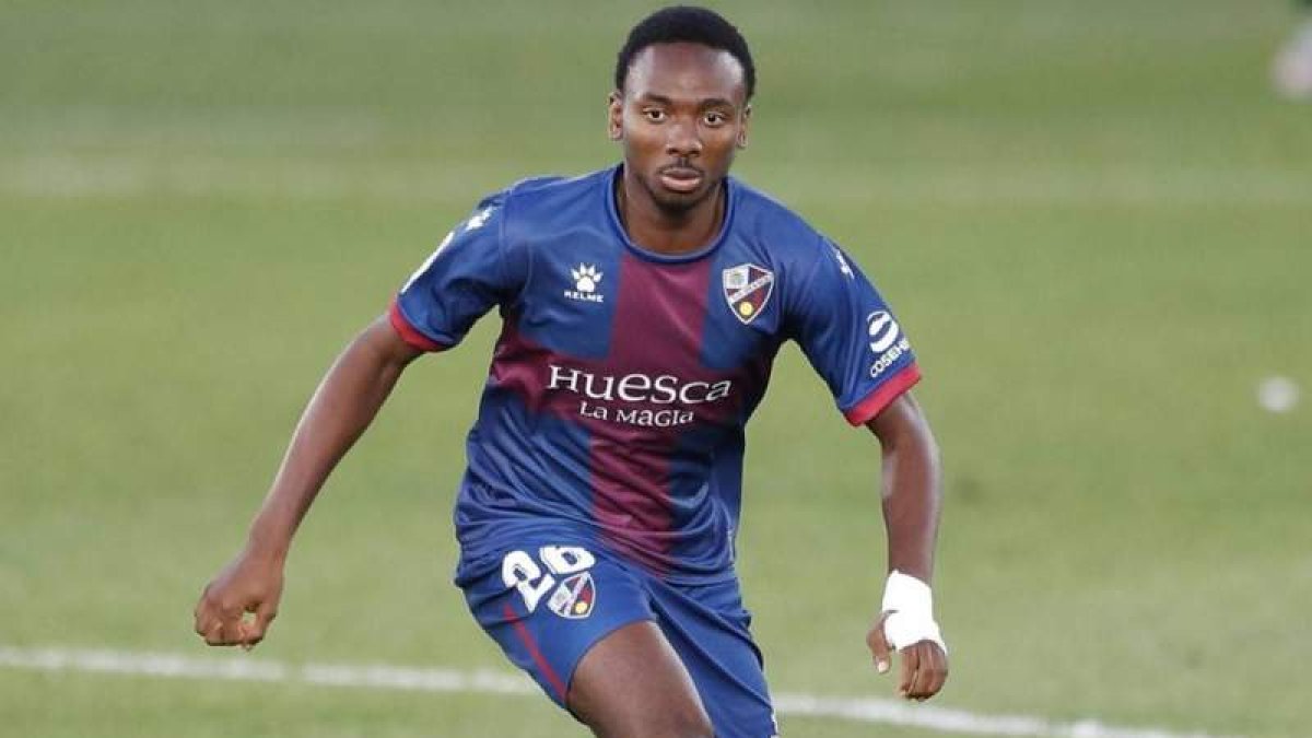 La SD Ponferradina incorpora a sus filas al centrocampista nigeriano Kelechi Nwakali. DL