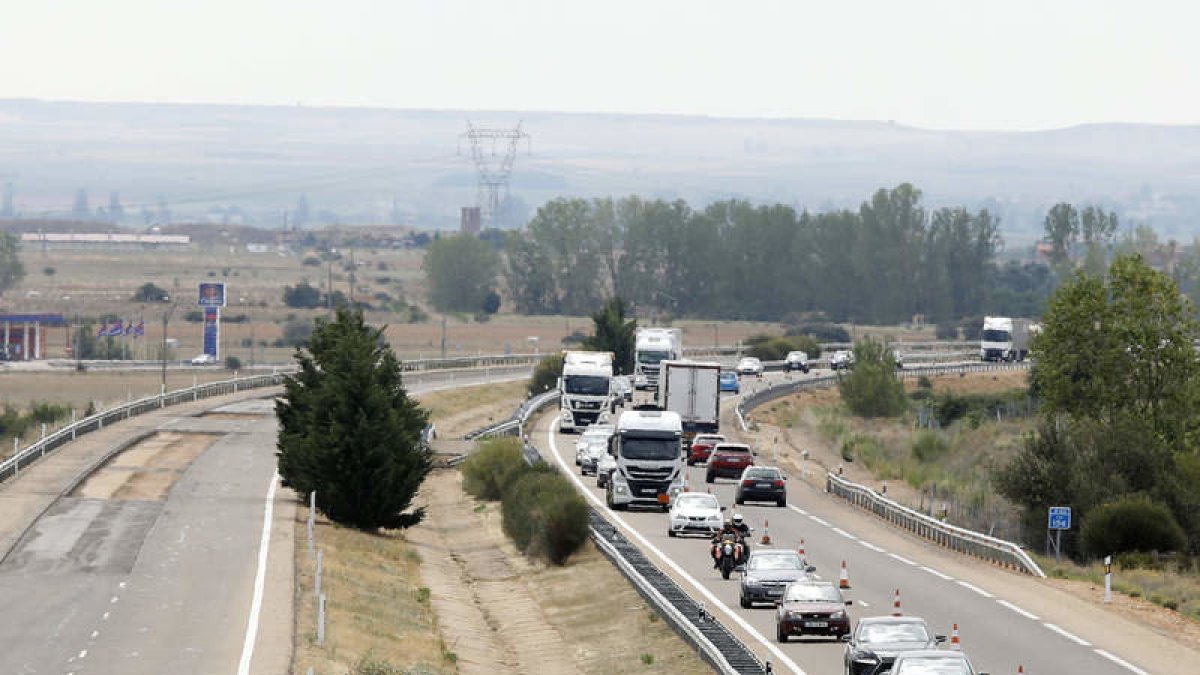 El Gobierno pretende cobrar por el uso de las autovías. MARCIANO PÉREZ.