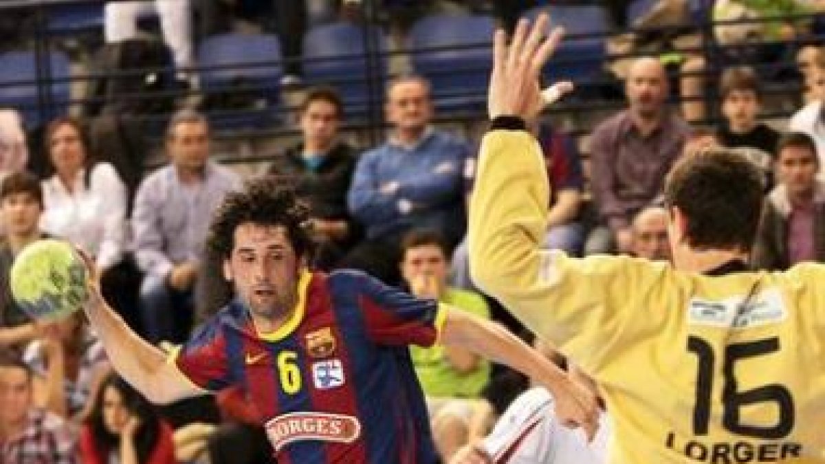 Juanín García ayer se dispone a marcar uno de los goles con los que batió el récord.