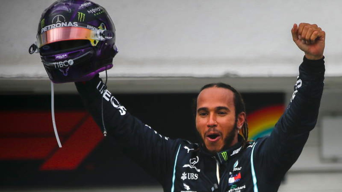 Hamilton no falla en Hungría y ya es líder del Mundial. HANDOUT