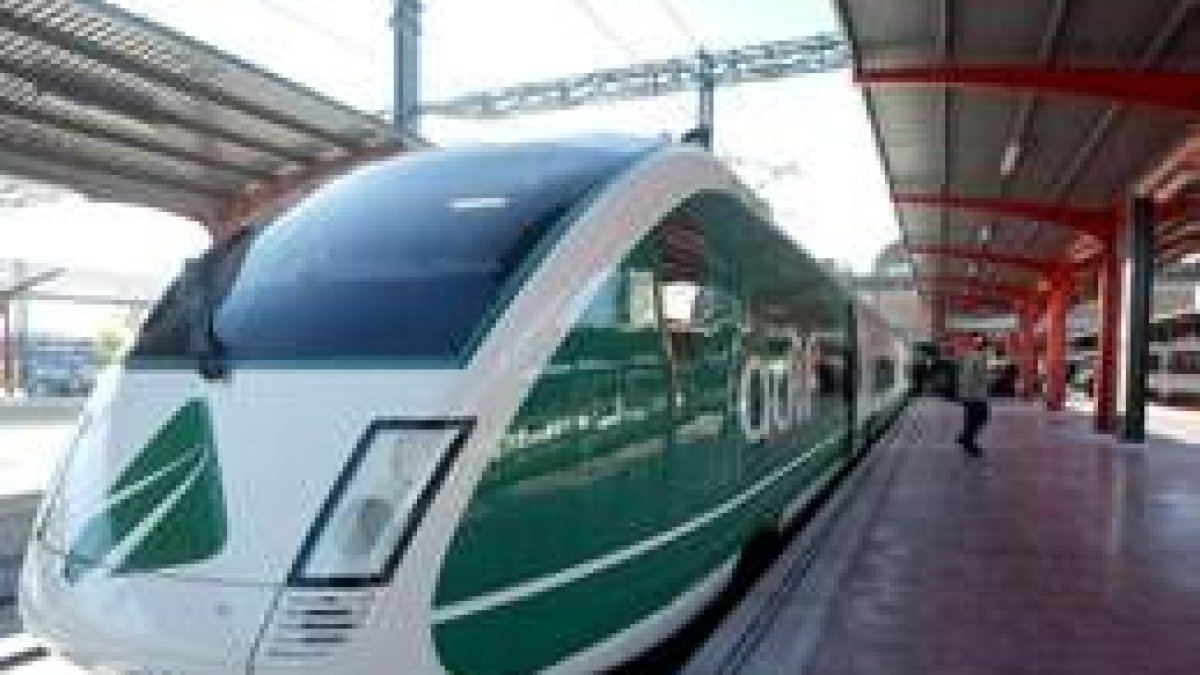 El primer viaje completo del tren de pruebas tuvo lugar ayer