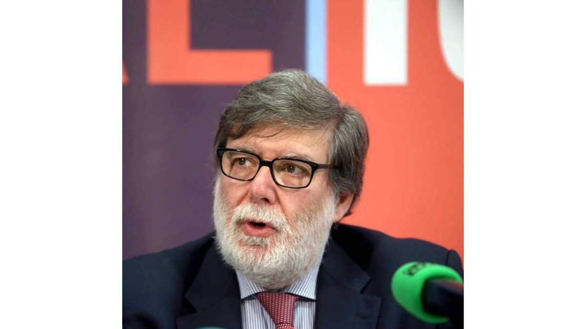 Santiago Aparicio, presidente de Cecale, hizo un repaso a la situación laboral.