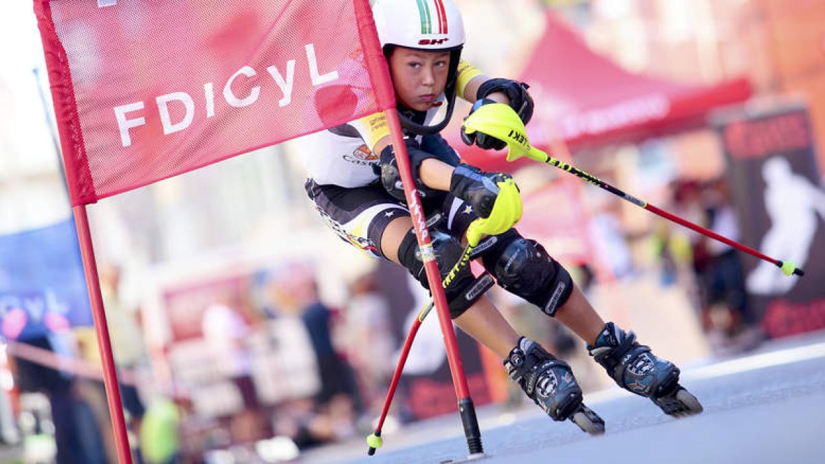 Marta Suárez Alonso-Villalobos se proclamó campeona de slalom y paralelo en una gran actuación en Villablino