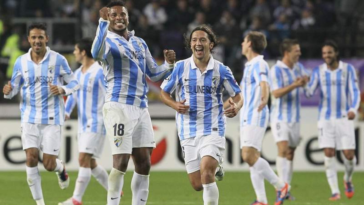 Eliseu Pereira, número 18, celebra el primer gol logrado en el Constant Vanden Stock.