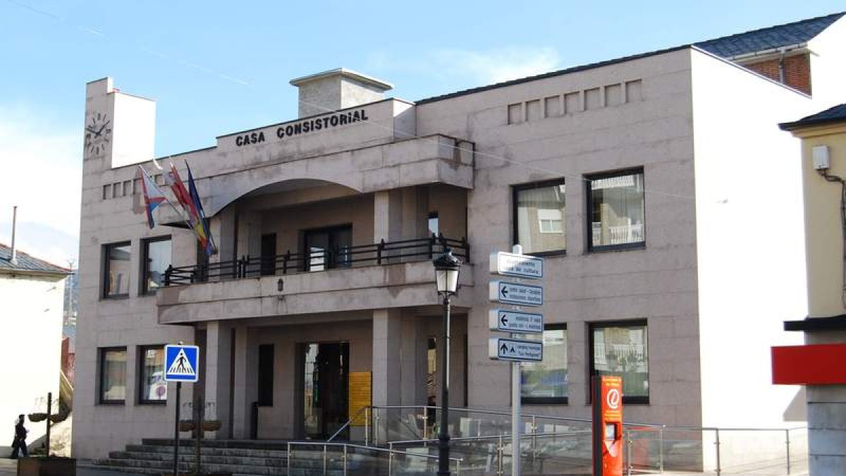 El Ayuntamiento de Fabero, donde hoy hay pleno.