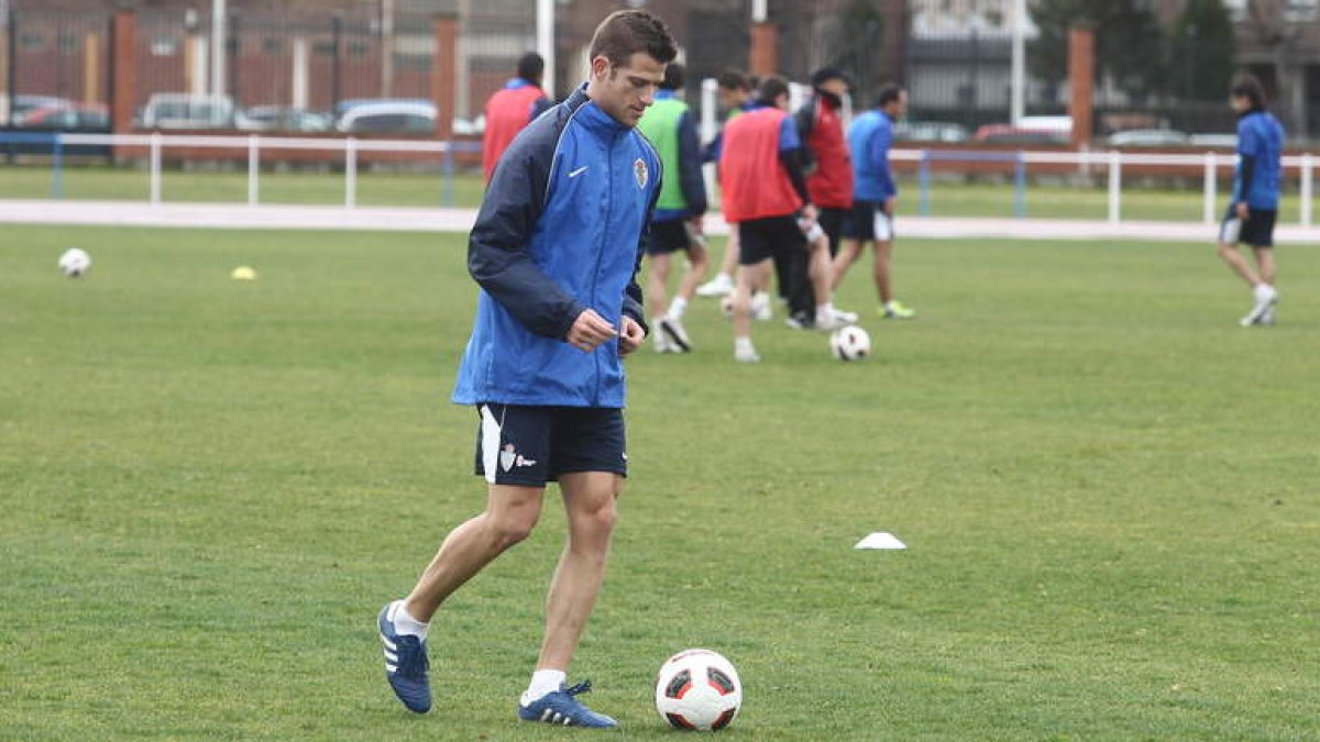 Alfredo Mayordomo no podrá jugar mañana.