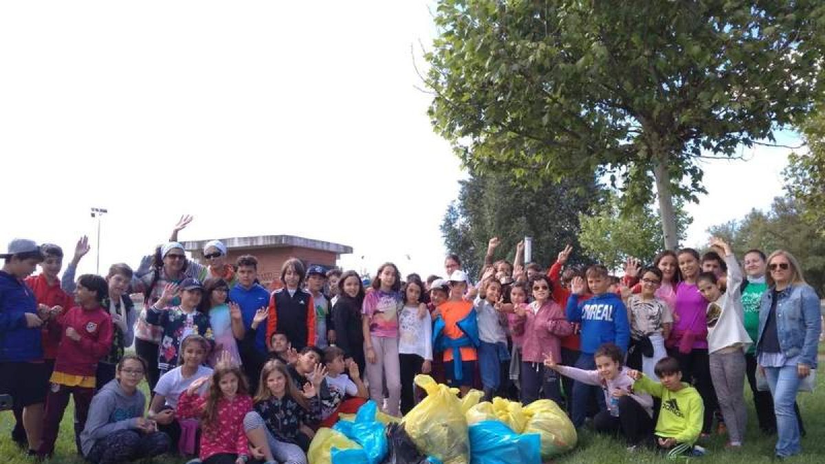 Más de 400 escolares se sumaron al proyecto Libera. DL