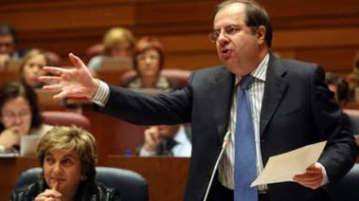El presidente de la Junta, Juan Vicente Herrera, en un momento de la intervención en el pleno de las