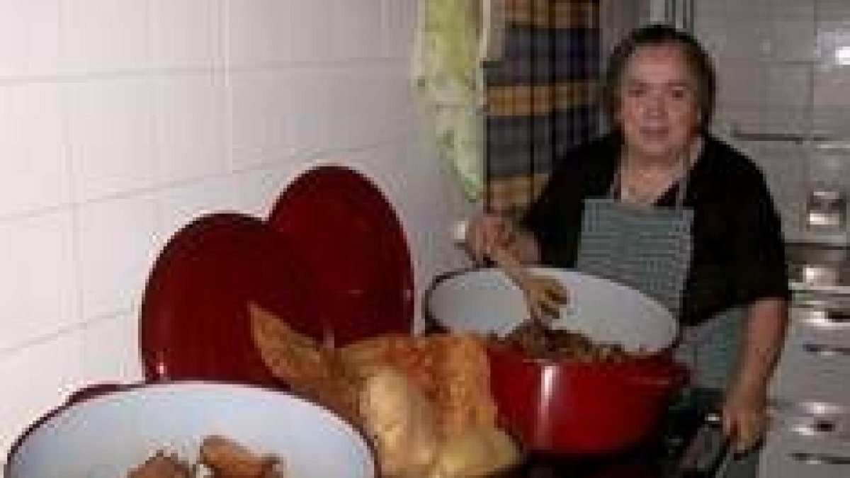 María Fernández ofrece todavía en su mesón pan casero