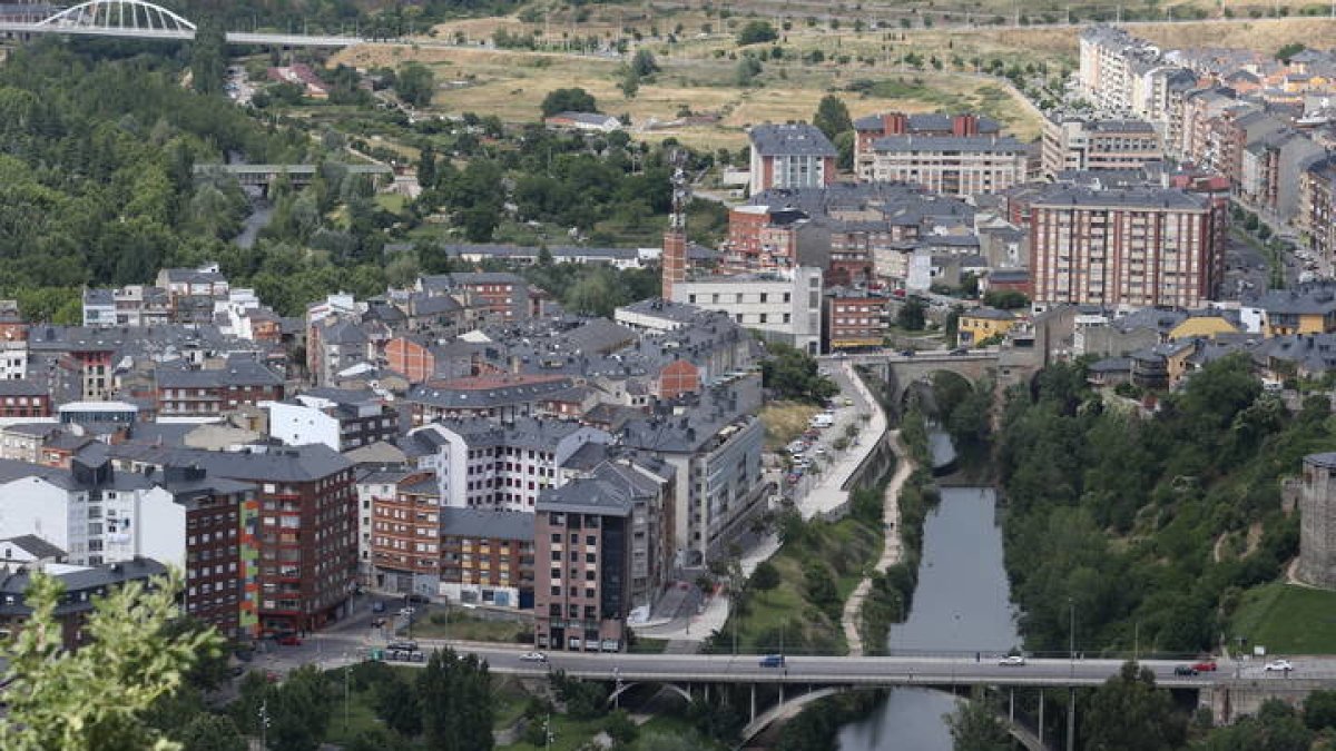 El río Sil a su paso por Ponferrada. L. DE LA MATA