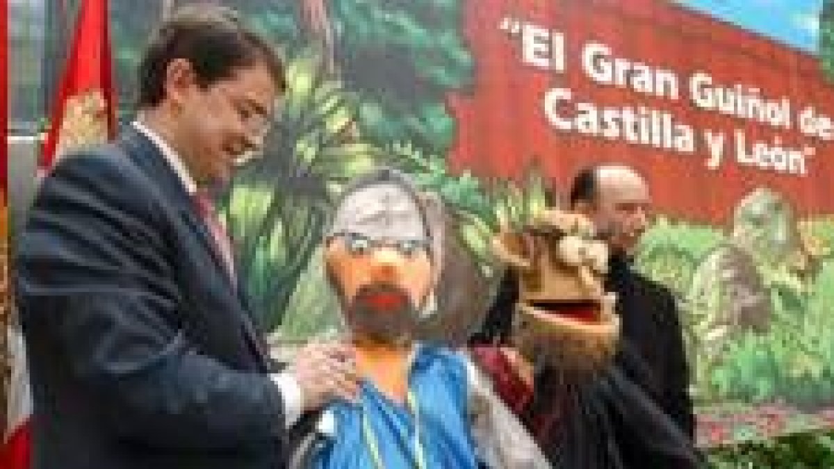 Los responsables del gobierno autonómico y del espectáculo presentaron la gira de los guiñoles