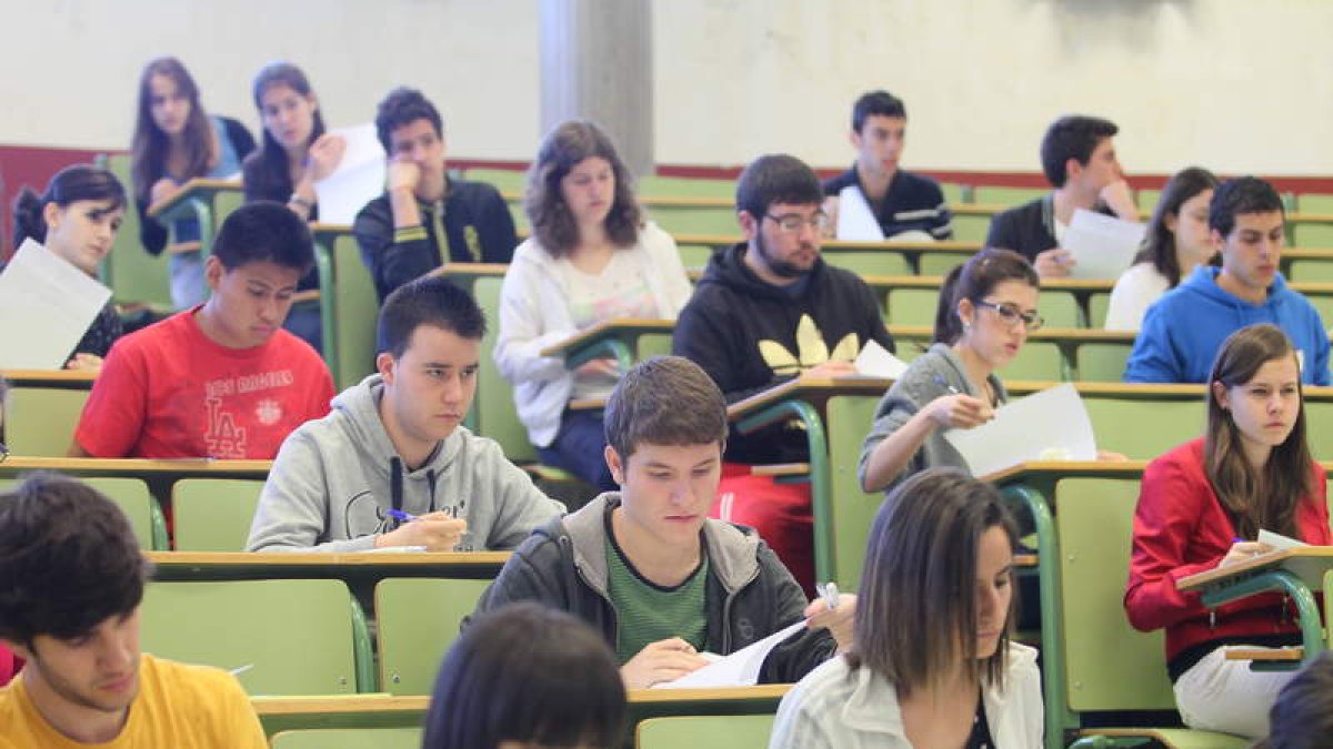Primer día de selectividad en la Universidad de León.