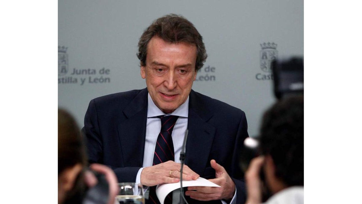 De Santiago-Juárez, ayer, en la rueda de prensa.