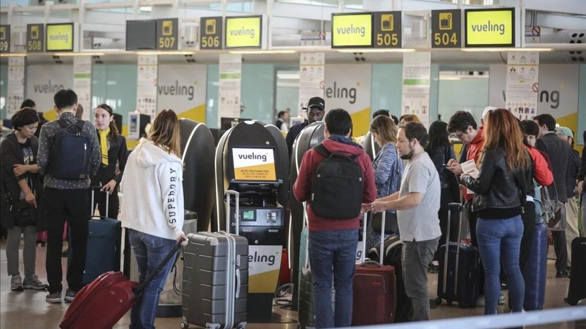 Colas de facturación de Vueling.