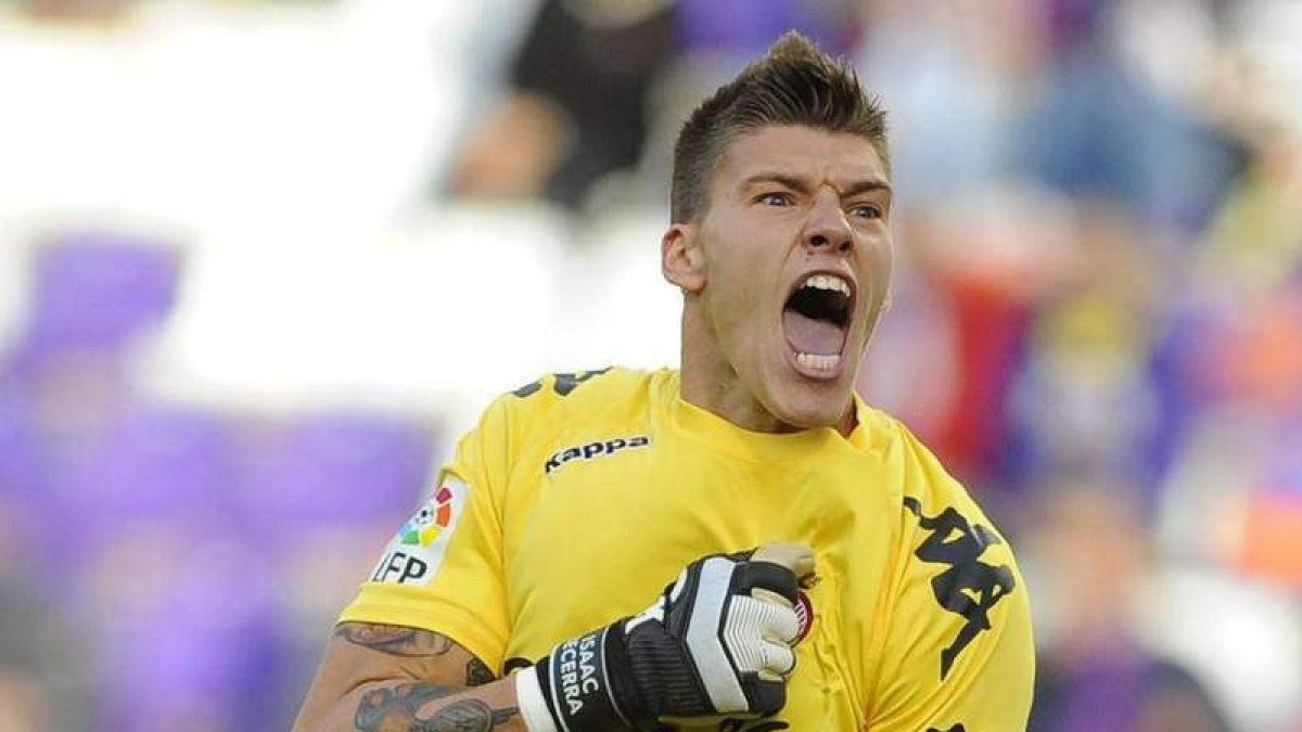 Isaac Becerra ha defendido en los últimos años los arcos de Real Valladolid y Club Gimnàstic. DL
