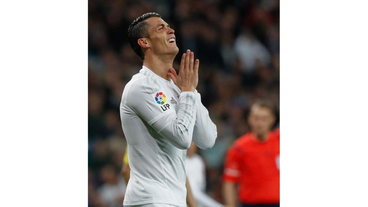 Cristiano, lesionado, no estará en San Sebastián. JUANJO MARTÍN