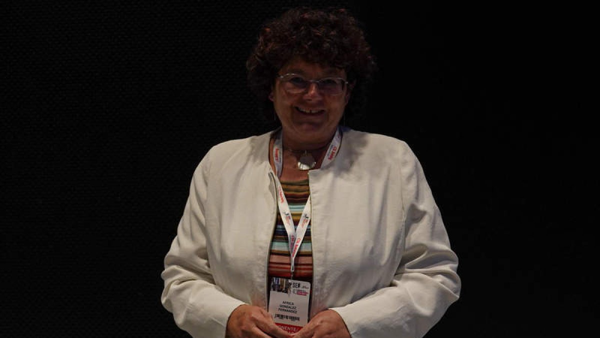 La catedrática África González, en León, durante el congreso de la Sociedad Española de Inmunología. MIGUEL F. B.