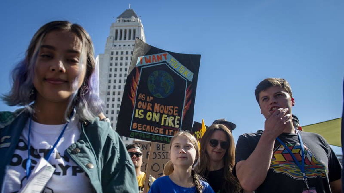 Greta Thunberg participó en la marcha contra el cambio climático en Los Ángeles. CHRISTIAN MONTERROSA