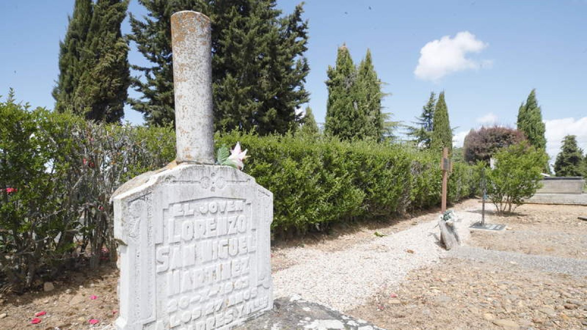 Lorenzo San Miguel está enterrado en la zona más humilde del cementerio de León.