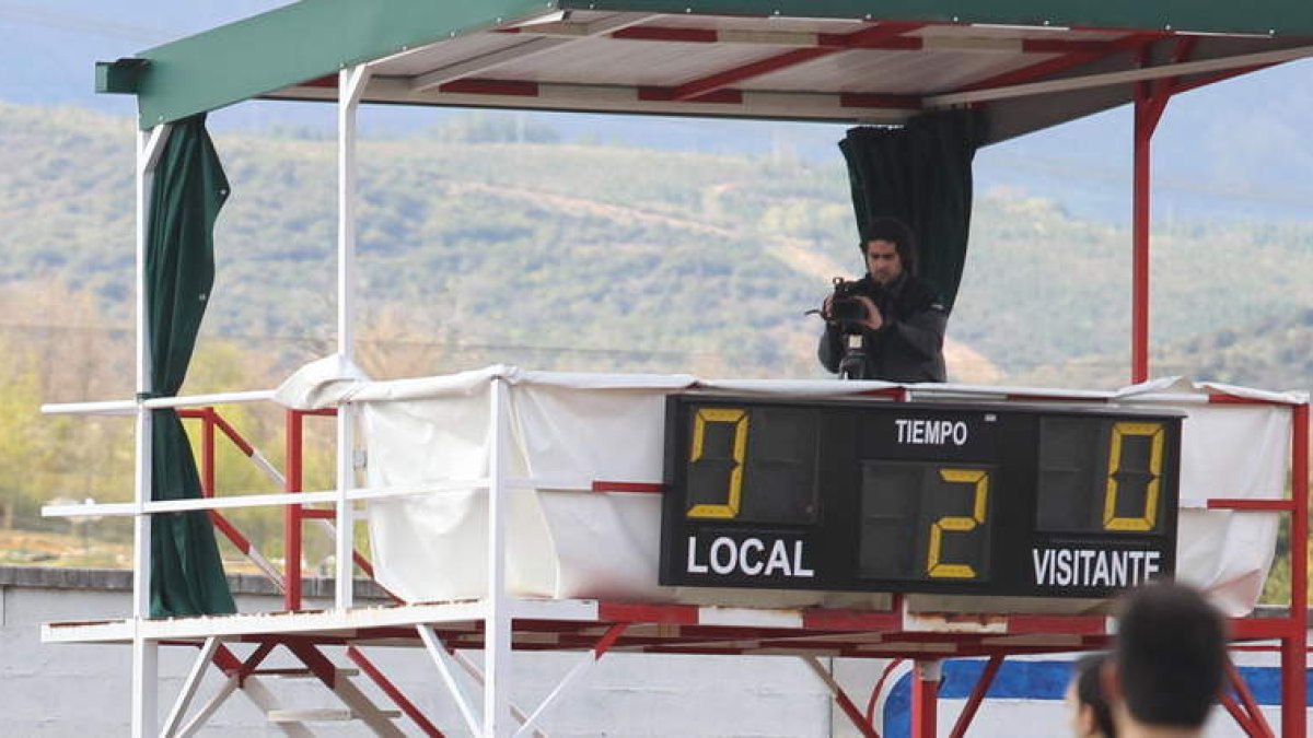 El marcador electrónico del estadio de La Devesa también se ha quedado sin servicio.