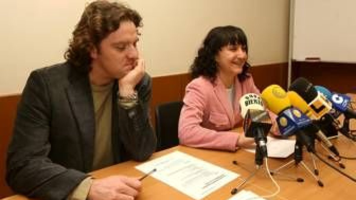 Carlos García Ruiz y Susana Téllez, ayer en la presentación de la nueva edición del taller teatral
