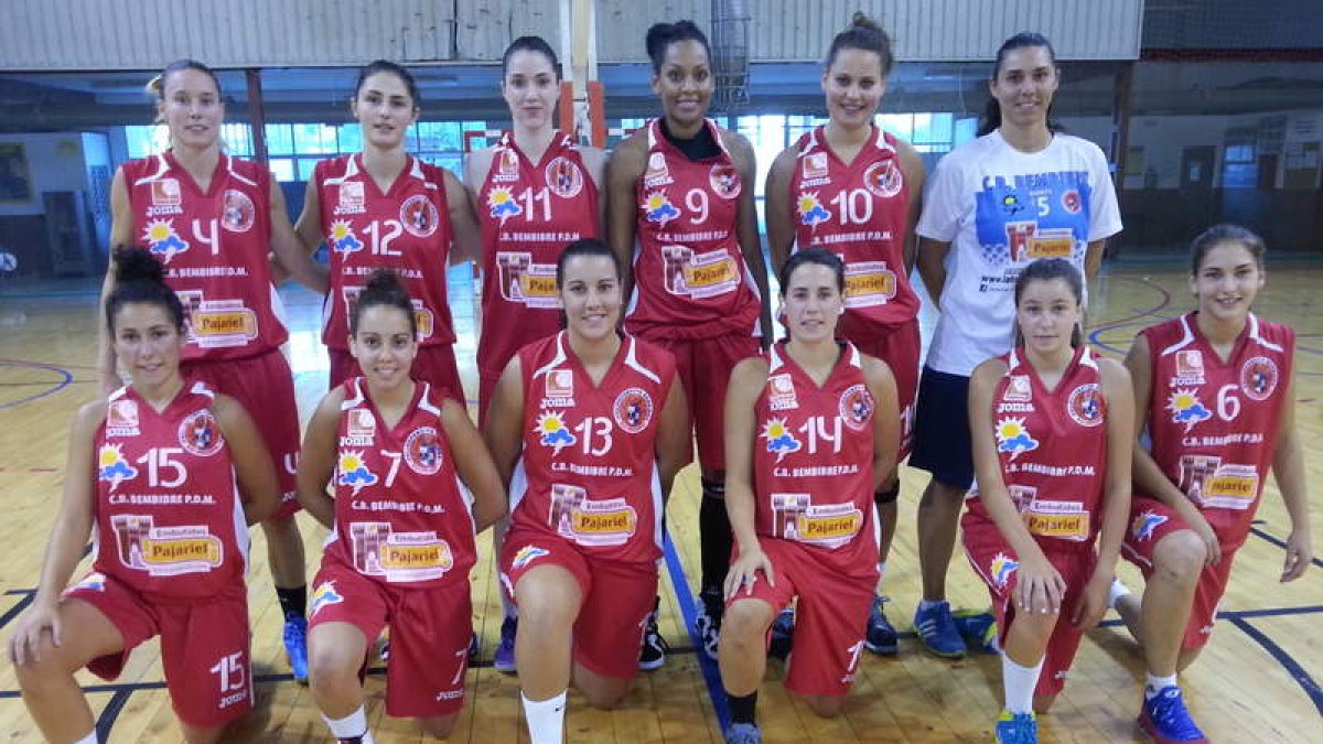 Plantel berciano de esta temporada que jugó en La Bañeza, donde faltaba Ndidi Madú, la última en llegar a Bembibre.