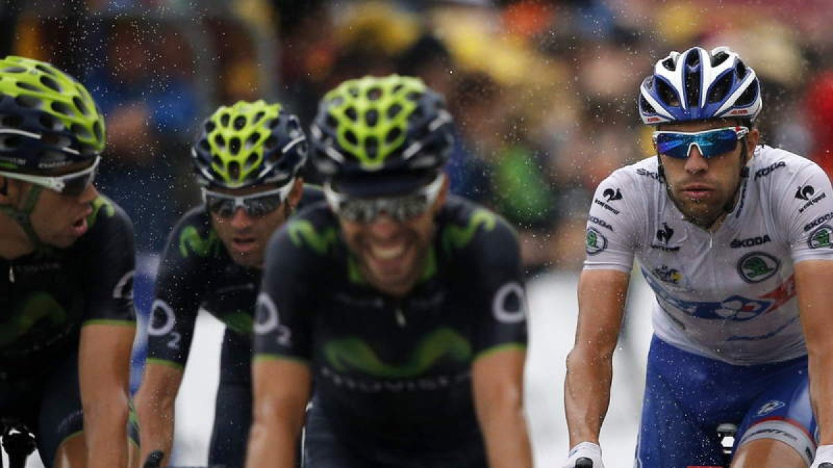 Valverde, segundo por la izquierda, aún tiene opciones.