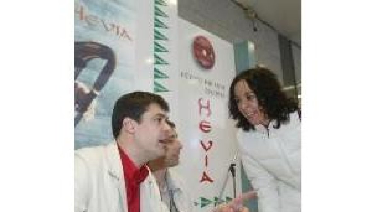 Hevia durante un momento de la firma de discos en El Corte Inglés