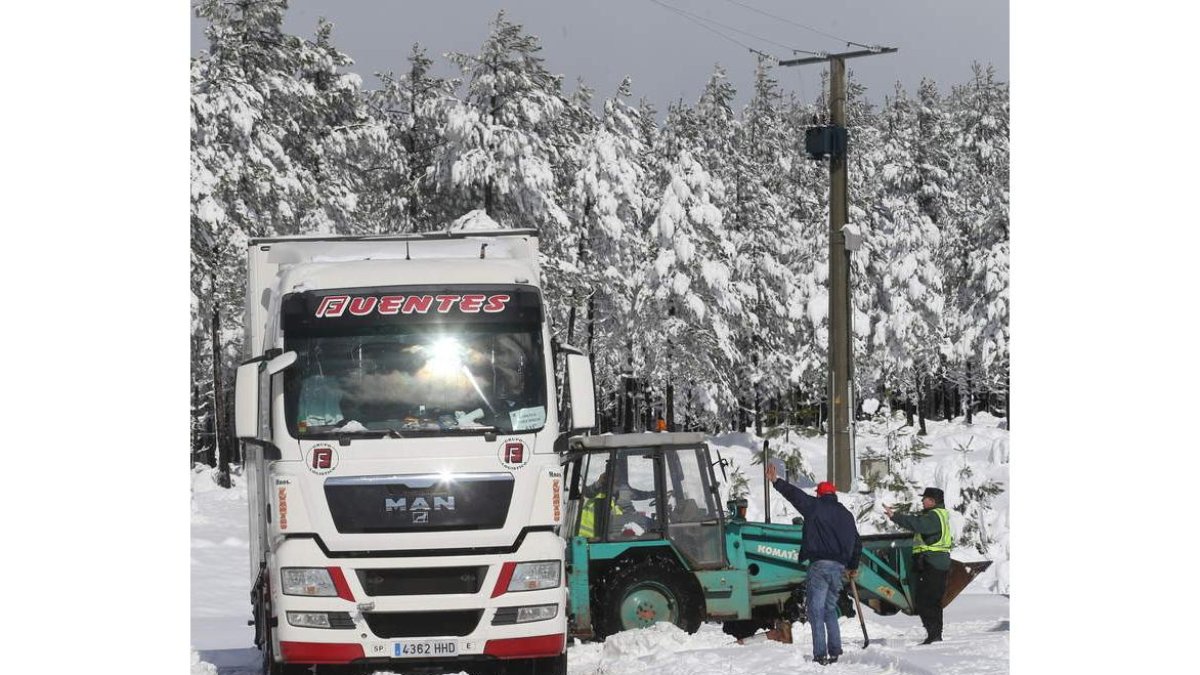 Los camiones tuvieron ayer problemas en el Manzanal. de la mata