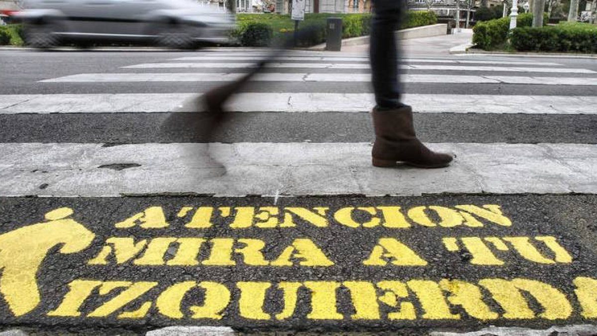 El entorno de La Inmaculada ya cuenta con las advertencias en los pasos de peatones.
