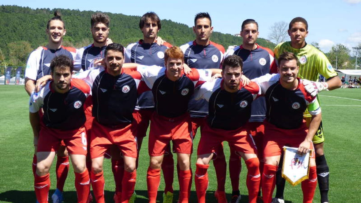 Once titular de la selección de Castilla y León ante Rusia. DL