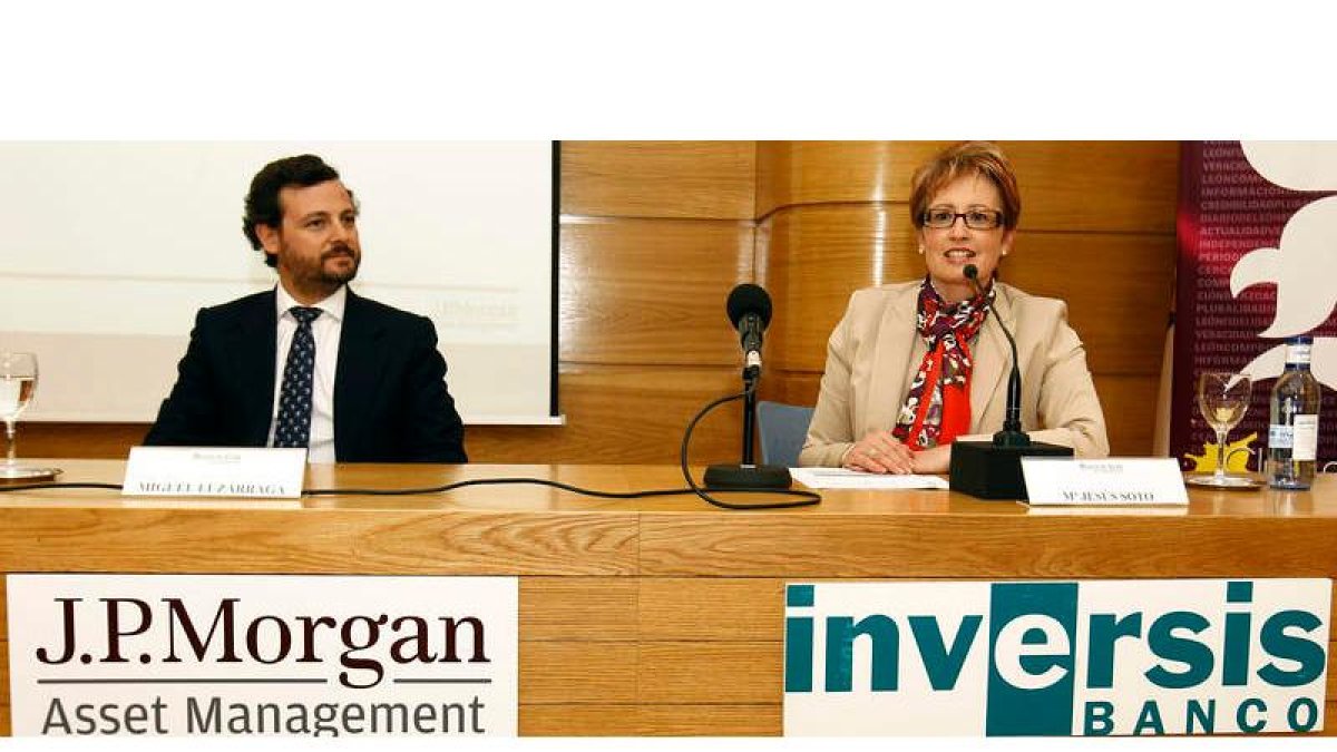 Miguel Luzárraga, de JP Morgan, y María Jesús Soto, directora de Inversis Banco León.
