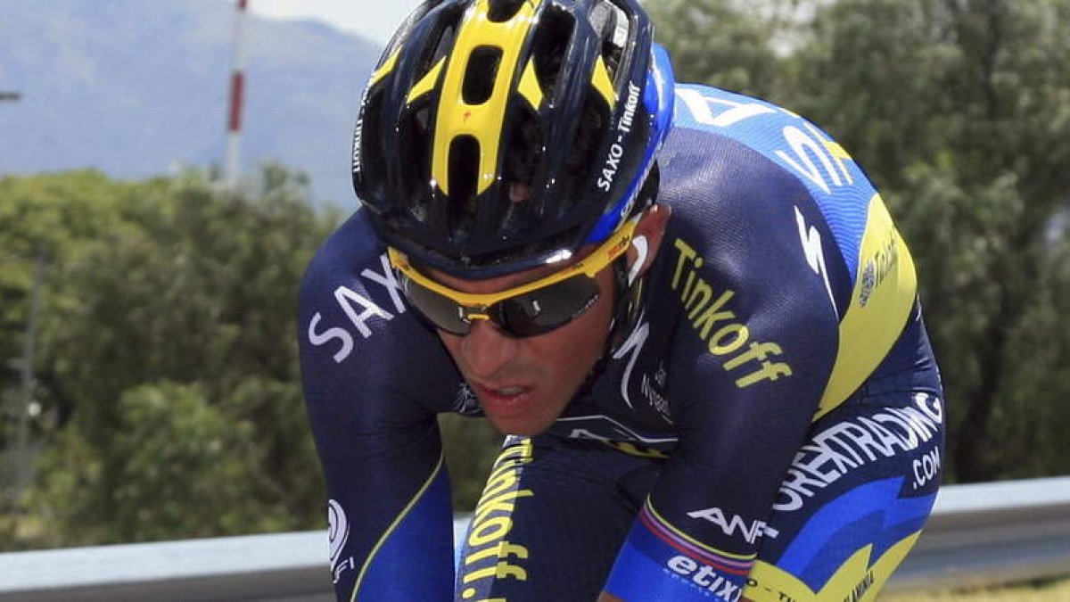 Contador cruzó la meta de Villa Mercedes en el pelotón principal con el mismo tiempo que Cavendish.