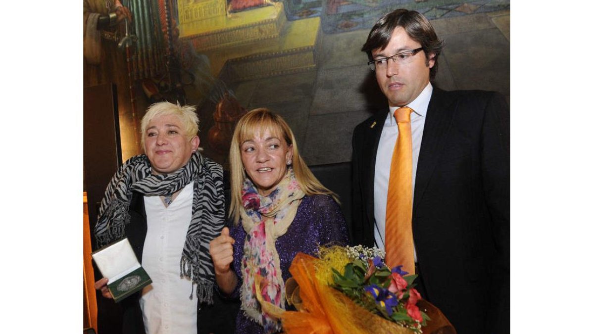 Celsa García, Isabel Carrasco y Emilio Orejas.
