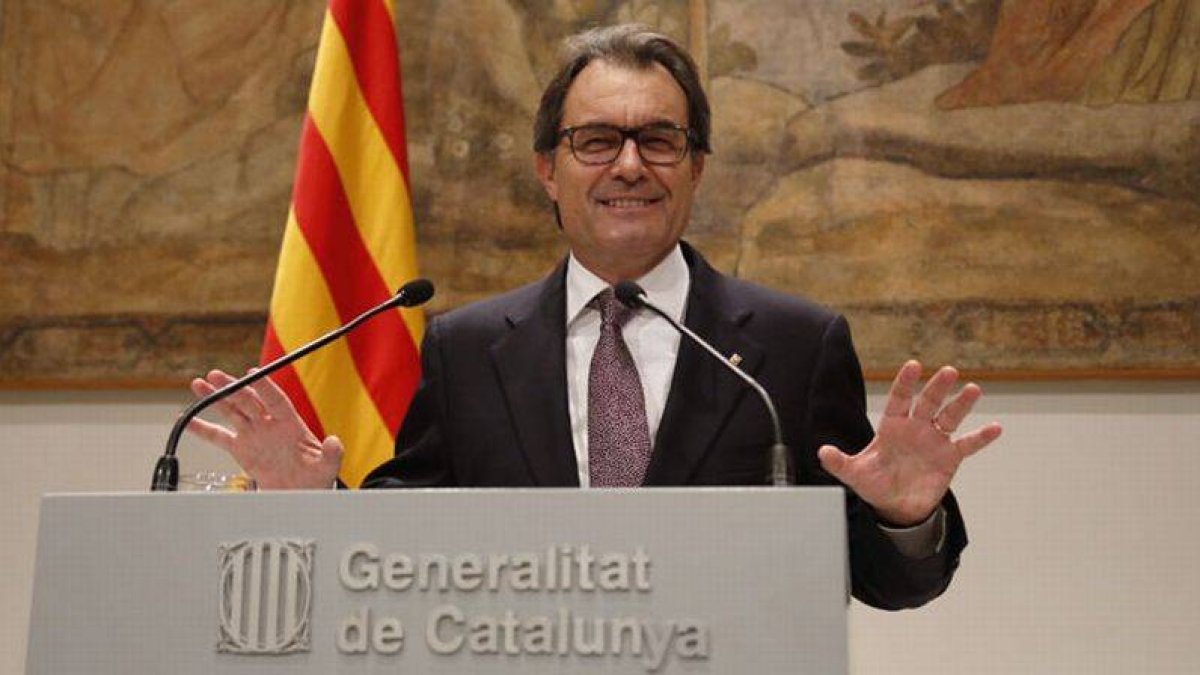 Artur Mas convoca plebiscitarias el 27-S.
