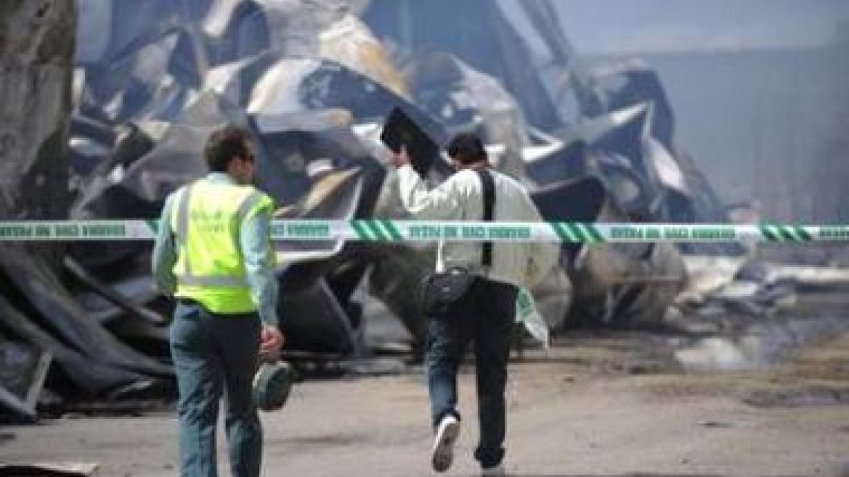 Interior de uno de los locales de Hiper Mueble Riego, también afectado gravemente por las llamas