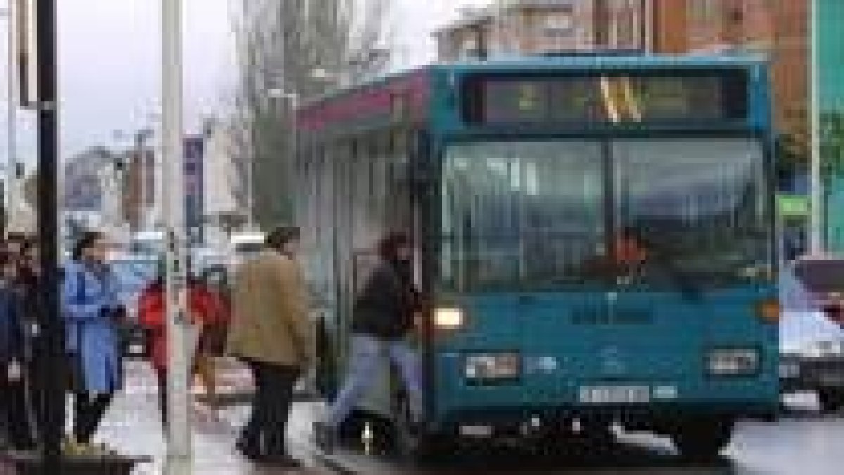 Los pensionistas que ganen menos de 9.158 euros anuales tendrán gratis viajes de autobús urbano